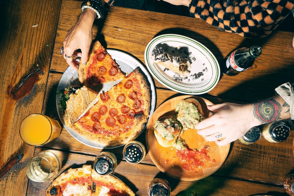 Do Miami Lakes restaurants offer outdoor seating